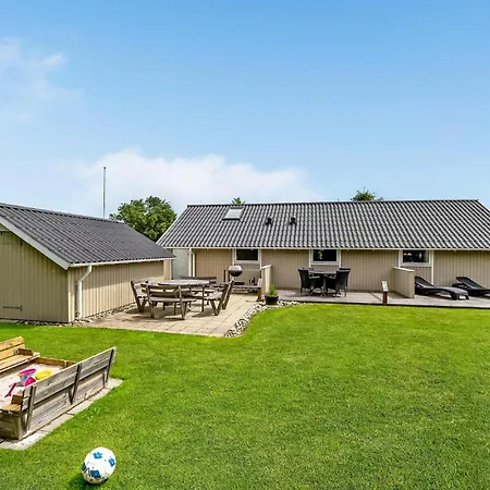 3 Bedroom Awesome In Casa vacanze Hemmet